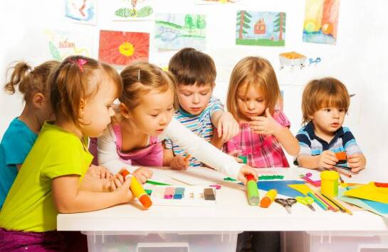 Wybór odpowiednich plastycznych materiałów dla dzieci w wieku przedszkolnym