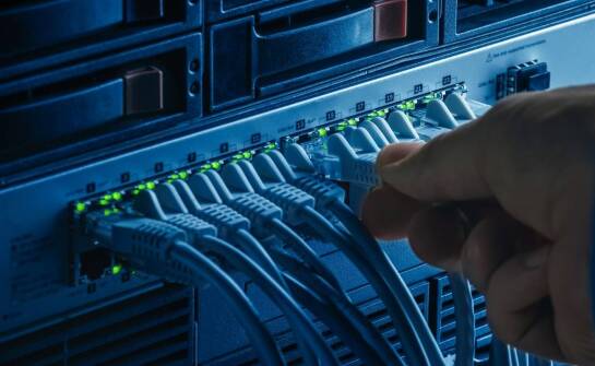 Jakie są kluczowe zalety teletechnicznych instalacji w nowoczesnych budynkach?