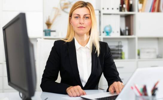 Idealne torebki do biura – praktyczne modele dla eleganckich kobiet