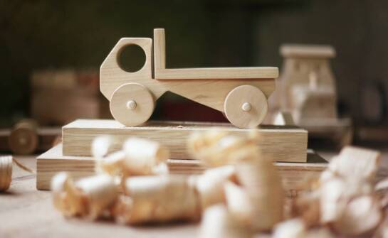 Trendy w projektowaniu ekologicznych zabawek wozideł