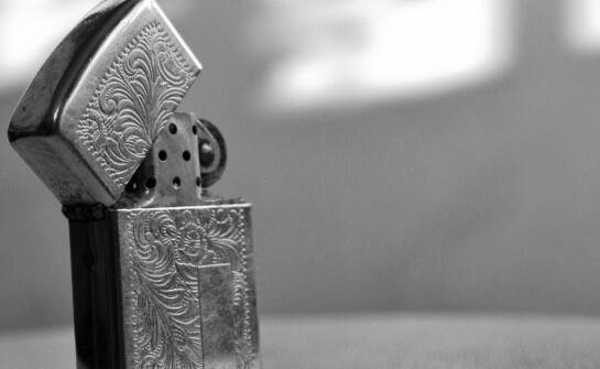 Jak personalizacja benzynowej zapalniczki wpływa na jej wartość rynkową?