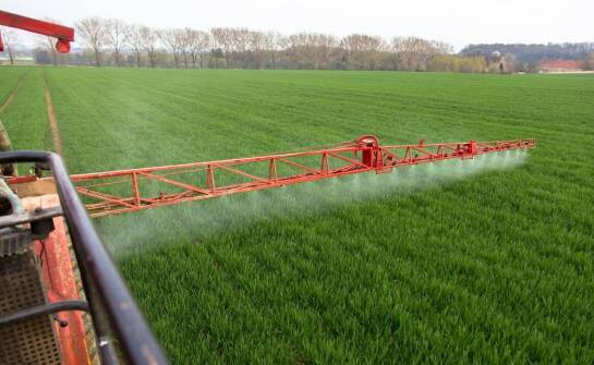 Wpływ 12-metrowej belki opryskiwacza polowego na efektywność upraw – analiza korzyści