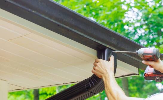 Rola profesjonalnego montażu w trwałości blaszanego garażu