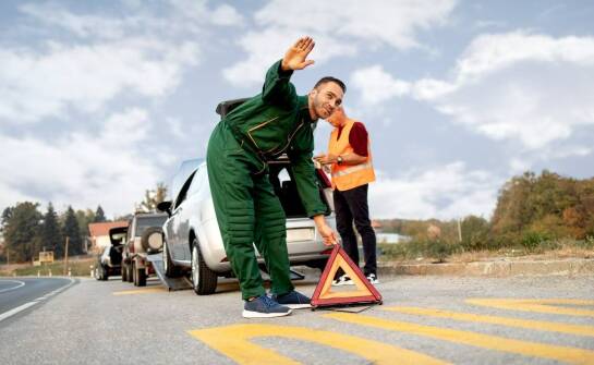 Czego należy unikać w czasie holowania pojazdów?