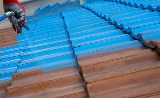 Jak zaprawkowa farba do dachówki może poprawić akustyczną izolację dachu?