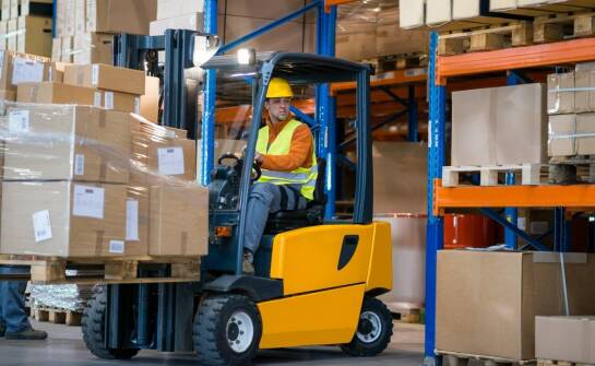 Jakie są kluczowe zalety zintegrowania co-packingu z własnym transportem firmy?