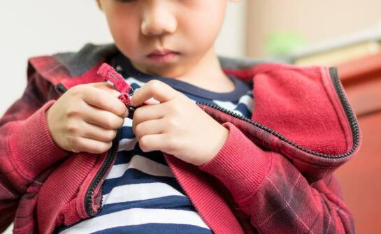 Wybór idealnej bluzy na zamek – poradnik dla rodziców