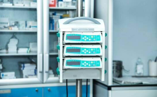 Kompresory i ssące pompy: niezbędne elementy wyposażenia gabinetu