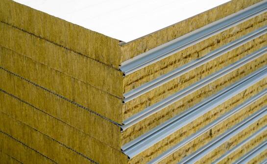 Porównanie płyt PIR o grubości 3 cm z tradycyjnymi materiałami izolacyjnymi