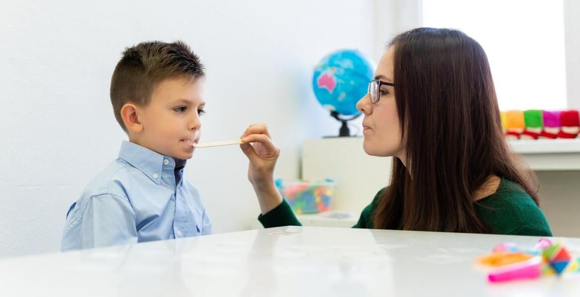 Specjalistyczne wsparcie dla uczniów z autyzmem w Tarnowie - logopedia i rehabilitacja