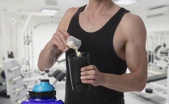 Odżywki białkowe – jak wpływają na przyrost masy mięśniowej u początkujących?