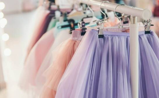 Wygodne spódniczki dla dziewczynek – co oferują polskie firmy?