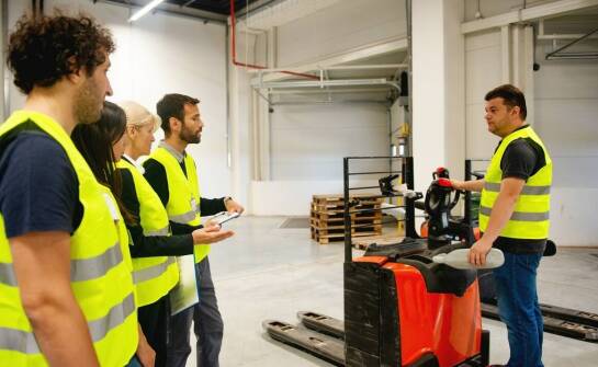 Jak zmieniają się przepisy dotyczące kursu obsługi jezdniowych wózków?