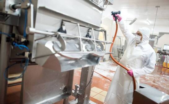 Jak przejazdowe myjki wpływają na efektywność procesów czyszczenia obuwia?