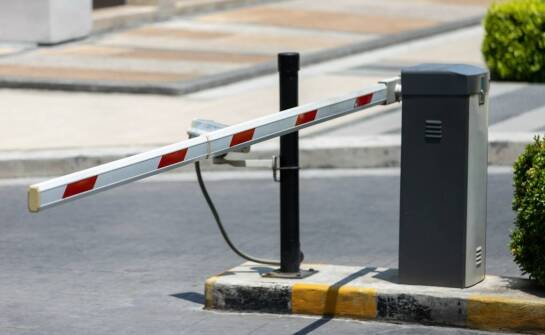 Szlabany w centrach handlowych: kluczowe aspekty instalacji