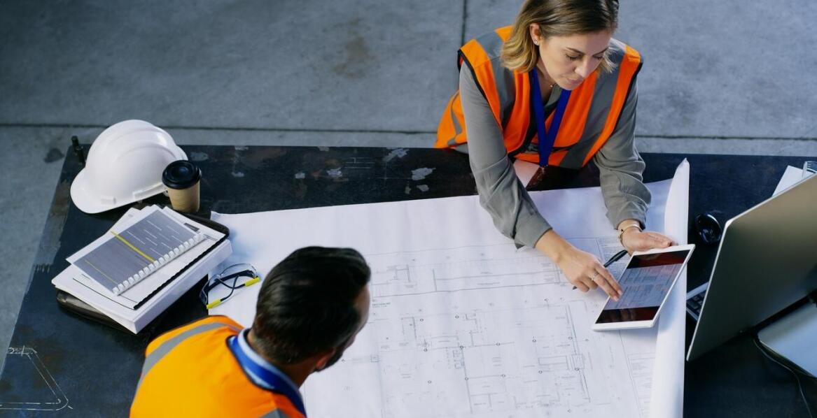 Jak efektywnie współpracować z projektowymi biurami w branży budowlanej?