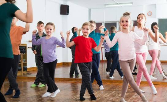 Zajęcia taneczne dla dwulatków – jak wprowadzić najmłodszych do świata tańca?