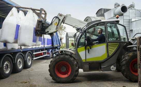 Wpływ firanki plandeki na elastyczność przewozu ciężkich towarów
