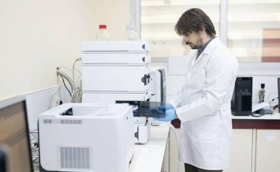 Specjalistyczne tłumaczenia w dziedzinie chemii – co warto wiedzieć?