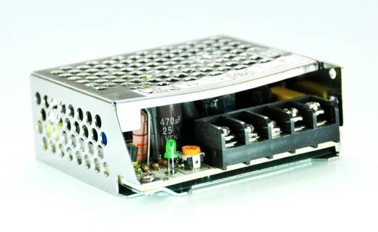 Kluczowe zalety układu lm7809 w systemach zasilania.