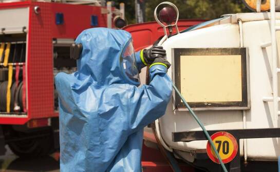 Szkolenia z przewozu niebezpiecznych materiałów – co oferuje akademia jazdy?