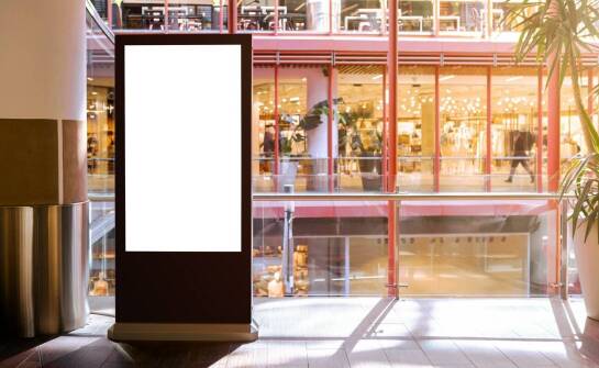 Jakie nowe technologie wpływają na wystawy w galerii handlowej?