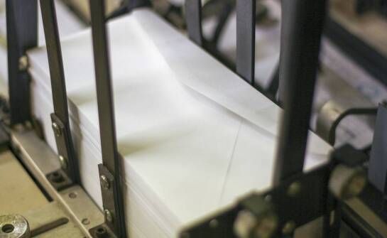 Jakie korzyści daje współpraca z producentem kopert do zamówienia?