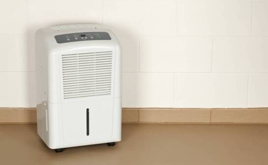 Wynajem osuszaczy powietrza – kiedy się opłaca?