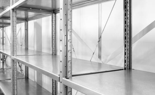 Dlaczego jakość materiałów użytych do produkcji regałów jest kluczowa?