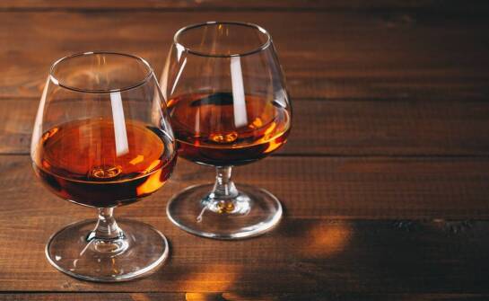 Poradnik: Jak dobrać szklaneczki do whisky dla różnych rodzajów trunków?