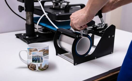 Personalizacja kubków – jak drukarnia może pomóc w realizacji Twojego pomysłu?