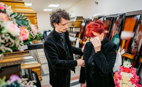 Rola wiązanek i wieńców podczas ceremonii w sali pożegnań