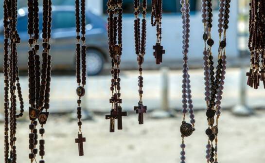 Promocje na różańce bransoletki – co warto wiedzieć przed zakupem?