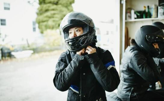 Jakie są najczęstsze błędy przy wyborze motocyklowej odzieży i jak ich uniknąć?