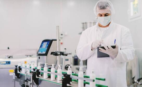 Najnowsze technologie w produkcji środków do łazienek na pleśń – co warto wiedzieć?