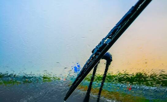 Jak wybrać najlepsze uniwersalne wycieraczki samochodowe dla Twojego pojazdu?