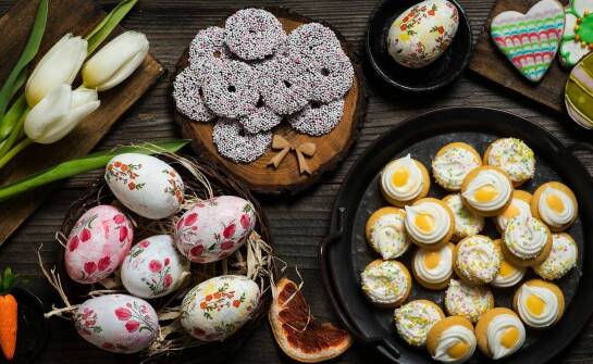 Jakie aromaty i smaki warto uwzględnić w świątecznych zestawach na Wielkanoc?