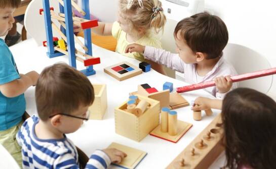 Jak montessori zabawki wspierają naukę poprzez zabawę?