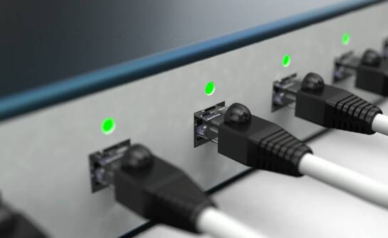 Rola wtyczki C13 w zasilaniu zewnętrznych urządzeń telekomunikacyjnych