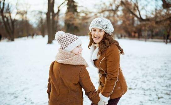 Najciekawsze wzory czapek z uszami dla dziewczynek na dni zimowe