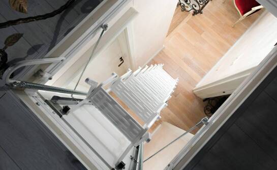 Harmonijkowe drzwiczki – praktyczne rozwiązanie dla mniejszych przestrzeni