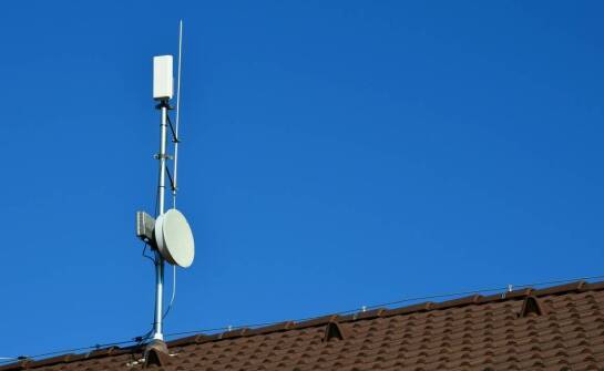 Optymalizacja połączenia internetowego poprzez montaż anteny LTE w domu.