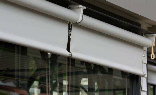 Praktyczne zastosowanie rolet dzień i noc w komercyjnych przestrzeniach