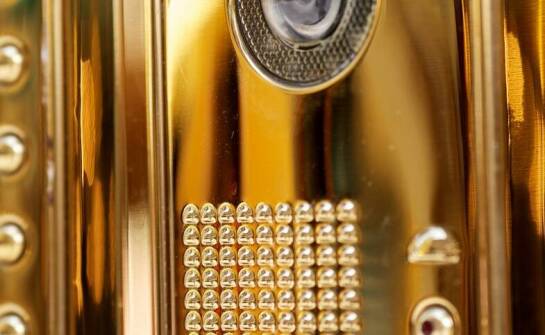 Zalety galwanicznego złocenia w produkcji ozdobnych elementów