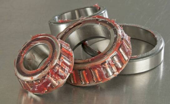 Zalety profesjonalnych narzędzi do demontażu stożkowych łożysk