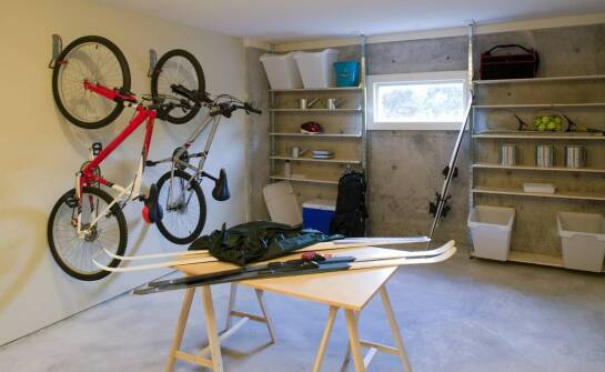 Optymalizacja przestrzeni z wieszakiem – idealne rozwiązanie dla rowerzystów.