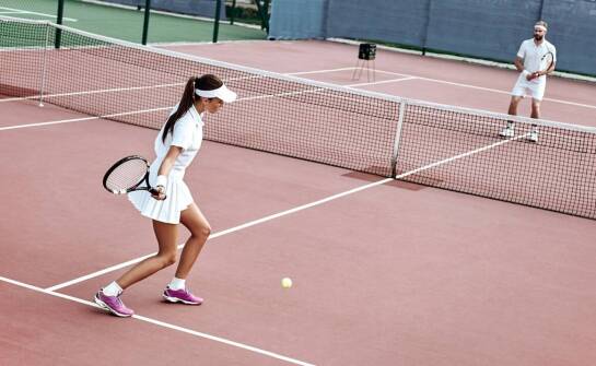 Jakie buty do tenisa wybrać, aby poprawić swoją grę?