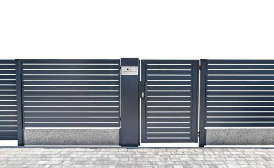 Jakie technologiczne nowinki wprowadzają producenci multimedialnych słupków?