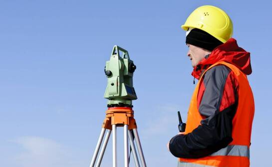 Jak znajomość przepisów lokalnych wpływa na usługi geodezyjne?