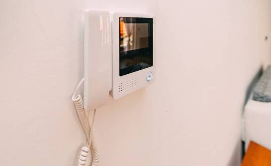 Wideodomofony w systemach nowoczesnego bezpieczeństwa – korzyści i zastosowania